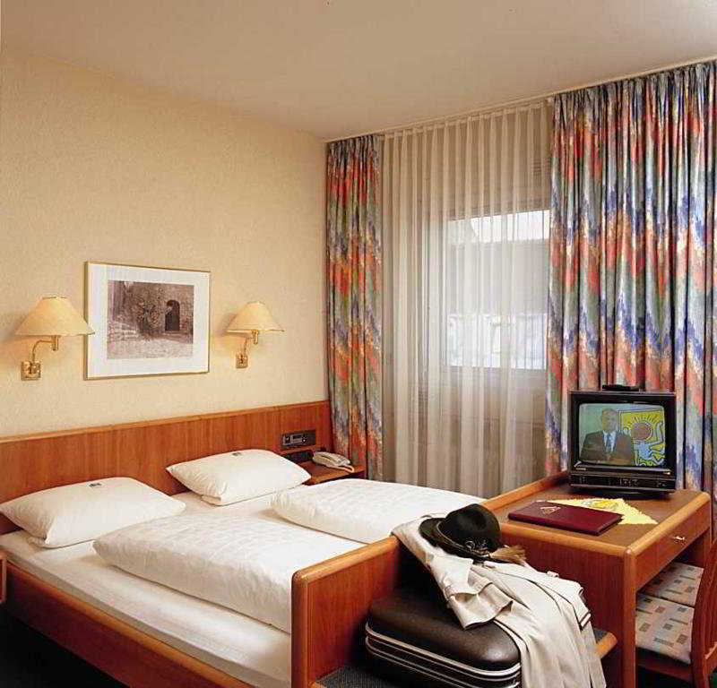 Hotel Hauser An Der Universitaet Munich Room photo